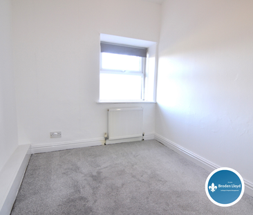 2 bedroom character property to rent - Photo 3