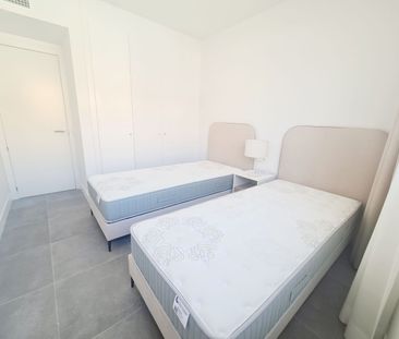 Townhouse in El Chaparral - Photo 3