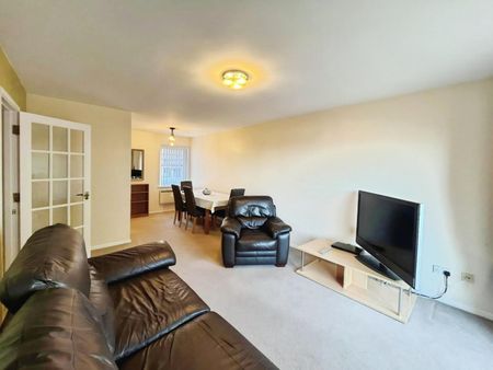 2 bedroom Flat To Let - Photo 2