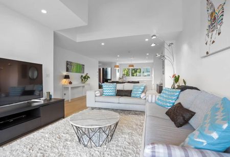 76 Hobsonville Point Road, Hobsonville - Photo 2