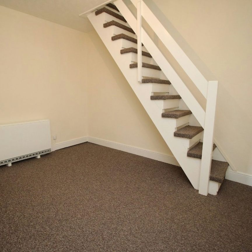 Flat to rent on - Photo 1