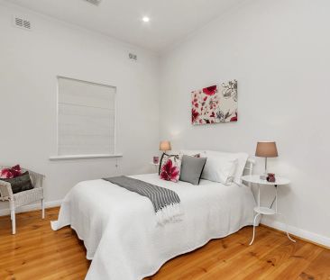 Stone fronted four bedroom family residence with dual access - Photo 6