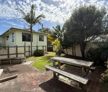 Versatile Dual-Living Home - Ideal for Large Families or Shared Living - Photo 2