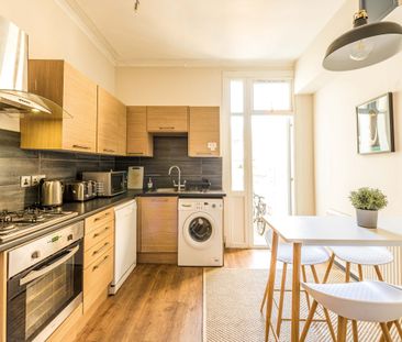 Double Loft Room- WALK TO CITY- Sociable House - Photo 2