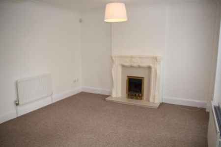 3 bedroom flat to rent - Photo 2
