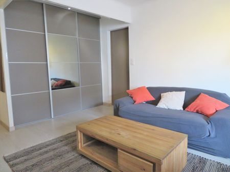 T3MEUBLÉ+CAVE, Rue Gaston Teissier, Nîmes, 61m², 675€ H.C - Photo 2