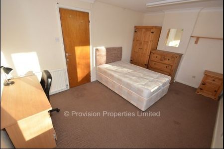 4 Bedroom Student Leeds Properties - Photo 2