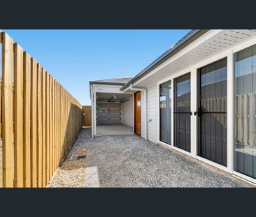 Modern 2 Bedroom Duplex in Ideal Location - Photo 4