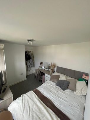 5 Bed Terraced House, Mortimer Road, BS34 - Photo 1