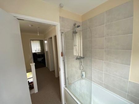 3 bedroom semi-detached house to rent - Photo 4