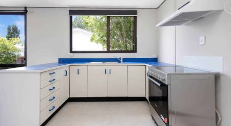 Comfortable 2-Bedroom Home - Photo 4