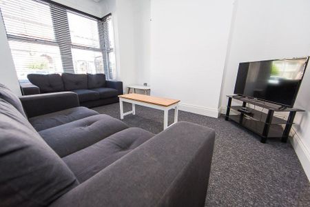 Burchett Grove, Woodhouse, Leeds - Photo 2