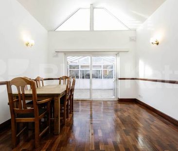 A generously sized one-bedroom apartment to rent on Wotton Road, NW2 - Photo 1