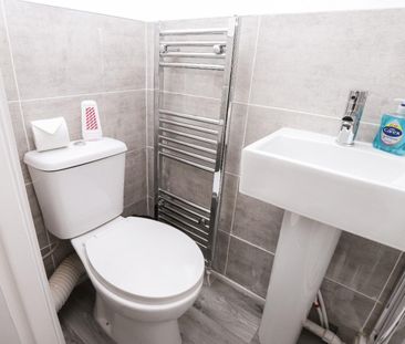 4 bedroom House To Let - Photo 3