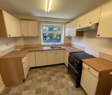 3 bedroom semi-detached house to rent - Photo 5