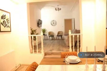 4 bedroom terraced house to rent - Photo 2