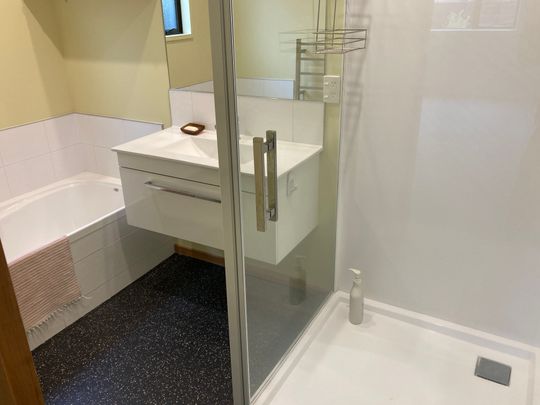 A Little Bit Of English Garden By The Sea - Photo 1