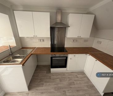 3 bedroom terraced house to rent - Photo 6