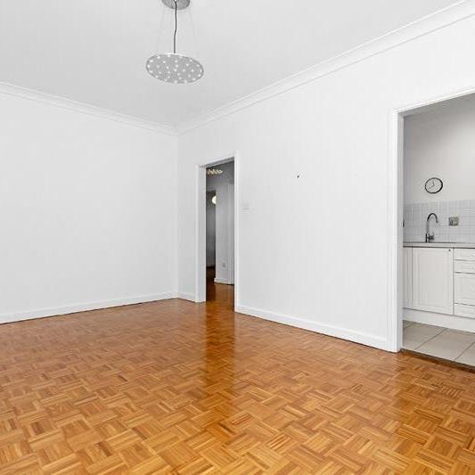PRIVATE TOP FLOOR TWO BEDROOM IN RANDWICK! - Photo 1