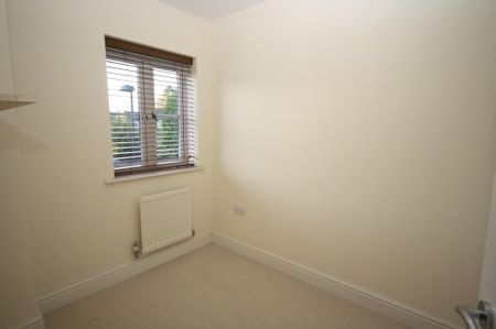 3 bedroom semi-detached house to rent - Photo 3