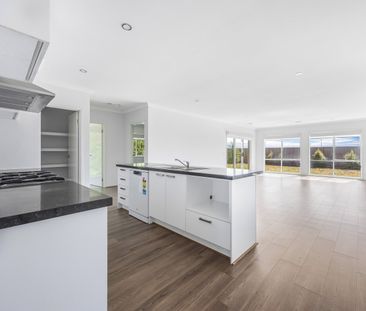 Modern Family Living in Prime Delacombe Location - Photo 5