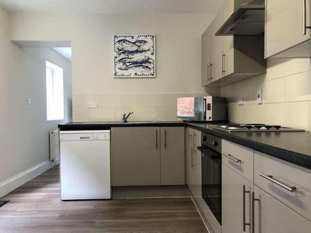 Bedroom Detached House In Winton, BH9 - Photo 2