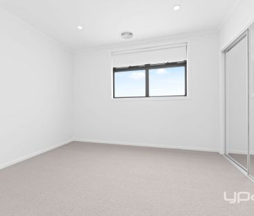 Modern 3-Bedroom Townhouse - Photo 3