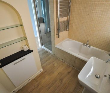 3 bedroom detached bungalow to rent - Photo 2