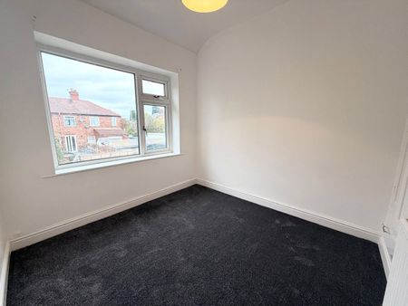 Prince Edward Avenue, Denton, Manchester, M34 6AS - Photo 4