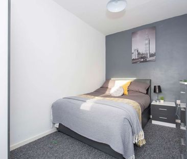 🚿 Two Bathrooms, Zero Queues! Modern House-Share Off Queens Road #30DS - Photo 5