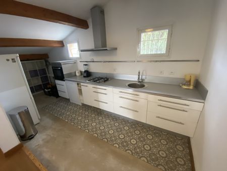 Location Appartement 3 pièces 86m² ARLES 13200 - Photo 5