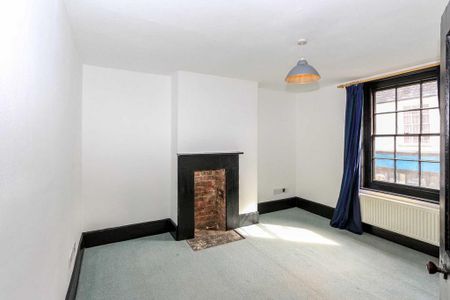 2 bedroom maisonette to rent - Photo 2