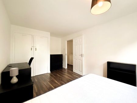3 Bed Flat, Hatherley House, E17 - Photo 4