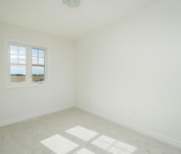 For Lease - 19 Ravenscraig Place, Innisfil, Ontario - Photo 5