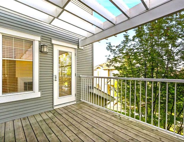3-BR Townhouse Backing Onto Green Space — 3 Bedrooms Townhouse - Photo 1
