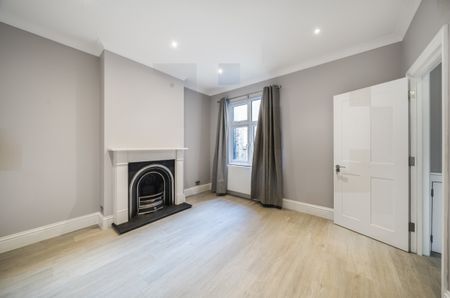 Ambleside Gardens, London, SW16 - Photo 2