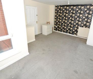 4 bedroom end of terrace house to rent - Photo 3