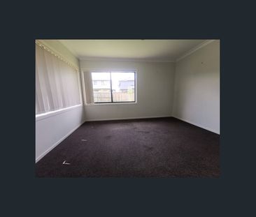 Four Bedroom Family Home - Photo 2