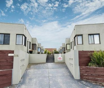 MORDIALLOC BAYSIDE & VILLAGE LIFESTYLE! - Photo 4