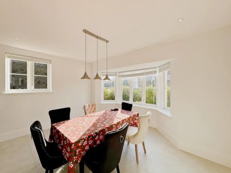 4 Bedroom Apartment - Photo 3