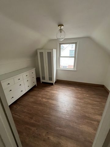 For Lease - 22 Mckay Road, Hamilton, Ontario - Photo 3