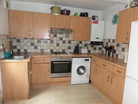 1 bedroom in a house share to rent - Photo 5