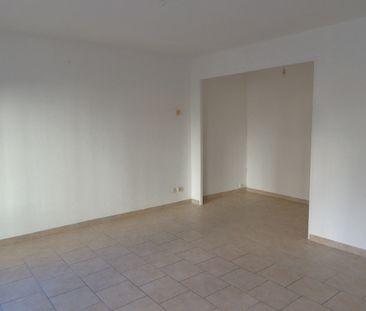 Location Appartement 1 pièce 43m² DRAGUIGNAN 83300 - Photo 2