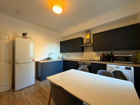 1 bedroom in a house share to rent - Photo 5