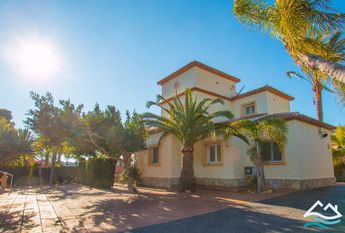MORAIRA villa for rent with 4 bedroom garden and private pool