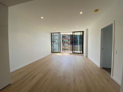 Stylish Living Meets Ultra Convenience - 2 BED - Photo 3