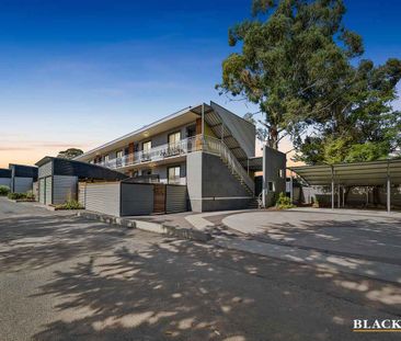 FIRST FLOOR APARTMENT - Photo 5