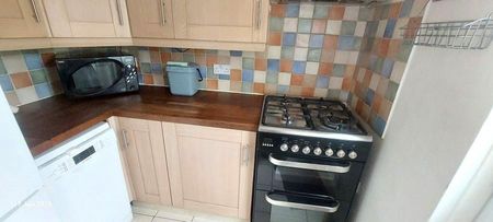 3 bedroom semi-detached house to rent - Photo 4