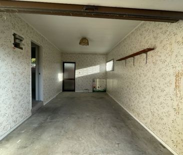 Close to town centre - Photo 3