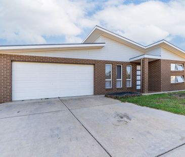 FAMILY HOME IN GOBBAGOMBALIN - Photo 4